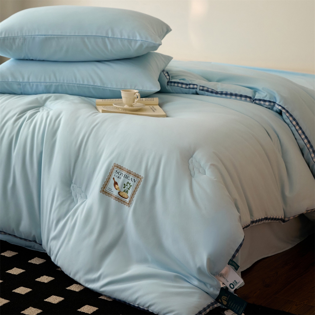 91家纺网 家纺一手货源 找家纺 头等舱  2025新款四季棉纯色A类20大豆7A抗菌秋冬被（空镜） 谧境-水蓝