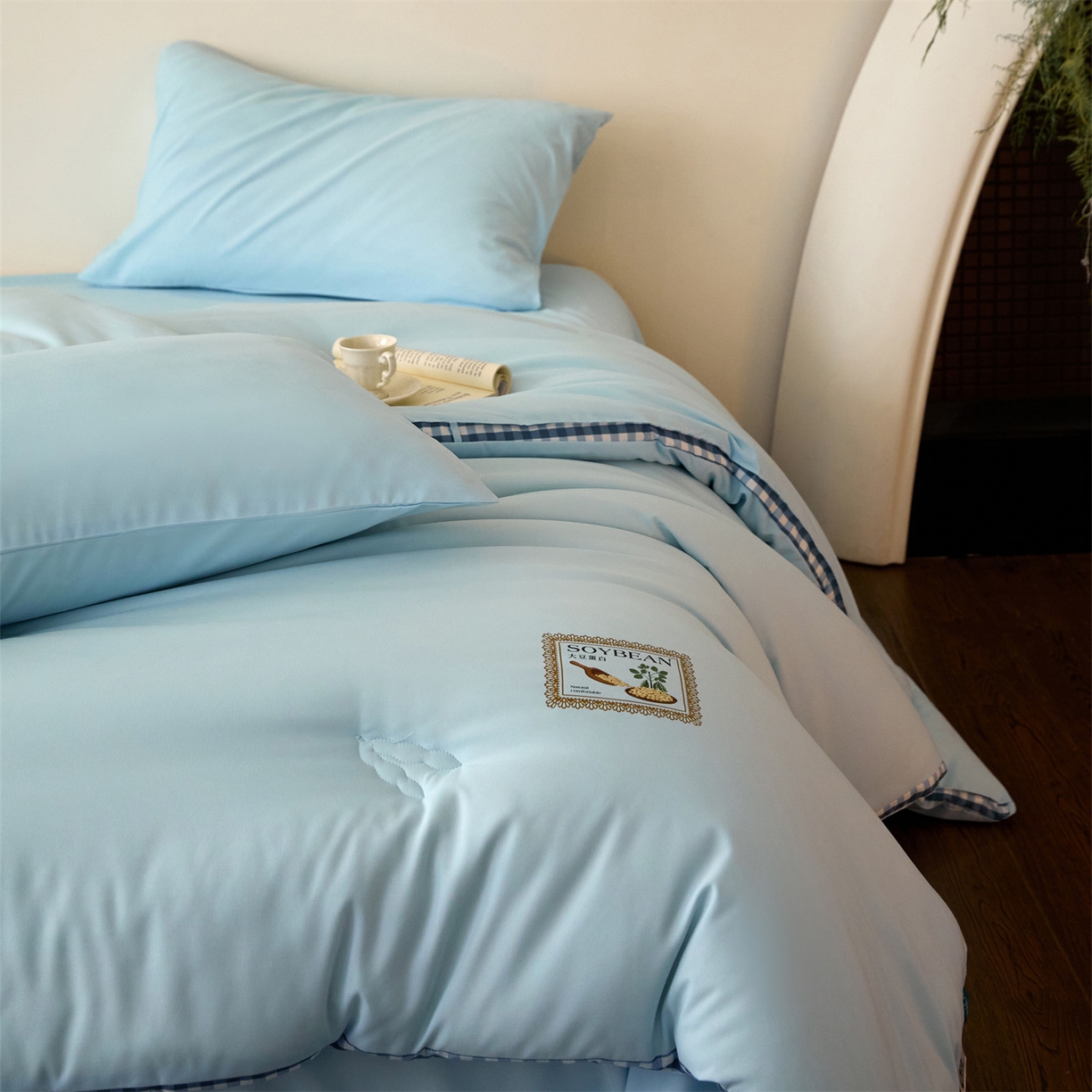 91家纺网 家纺一手货源 找家纺 头等舱  2025新款四季棉纯色A类20大豆7A抗菌秋冬被（空镜） 谧境-水蓝