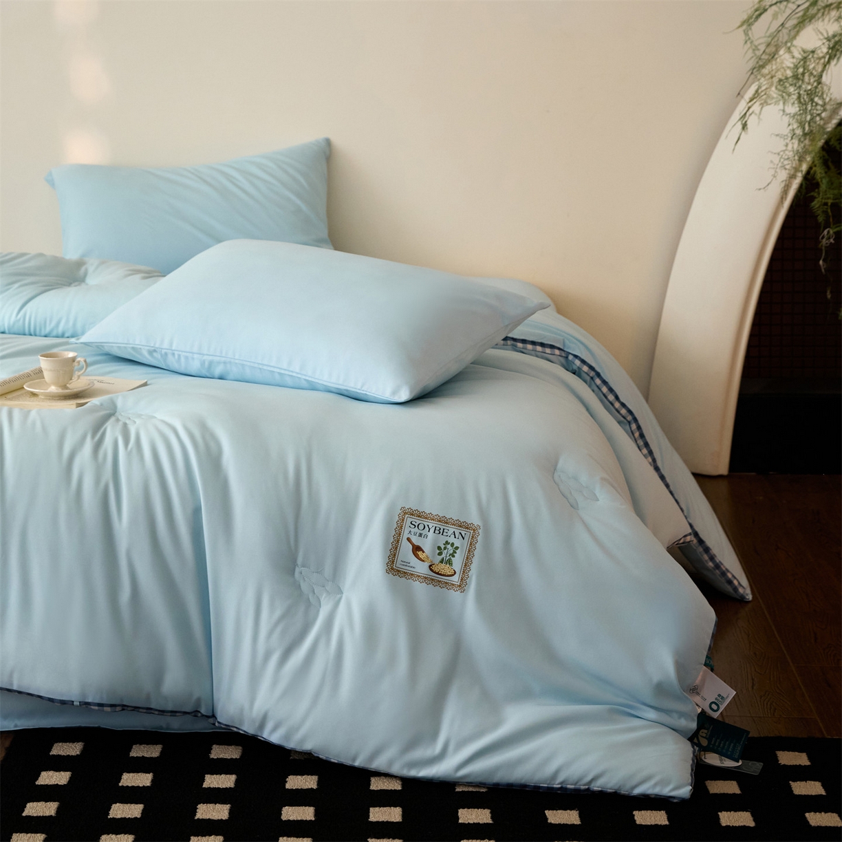 91家纺网 家纺一手货源 找家纺 头等舱  2025新款四季棉纯色A类20大豆7A抗菌秋冬被（空镜） 谧境-水蓝