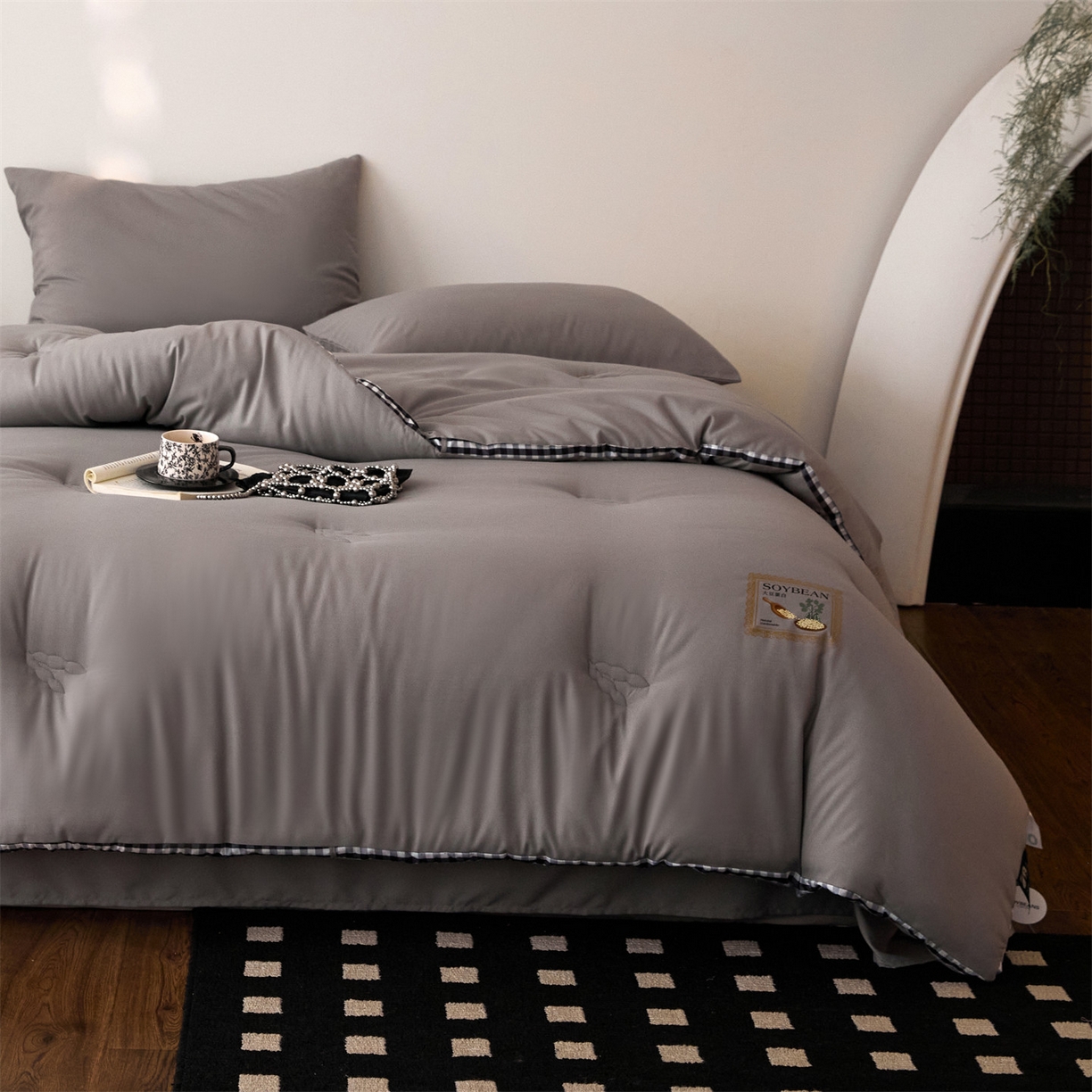 91家纺网 家纺一手货源 找家纺 头等舱  2025新款四季棉纯色A类20大豆7A抗菌秋冬被（空镜） 谧境-雅致灰