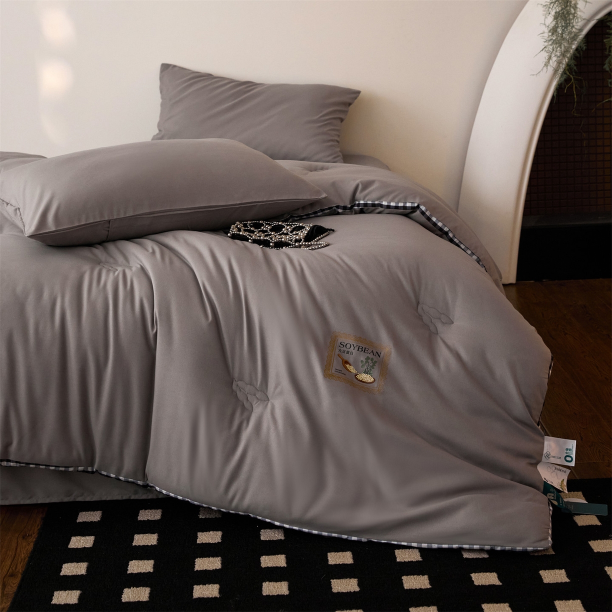 91家纺网 家纺一手货源 找家纺 头等舱  2025新款四季棉纯色A类20大豆7A抗菌秋冬被（空镜） 谧境-雅致灰