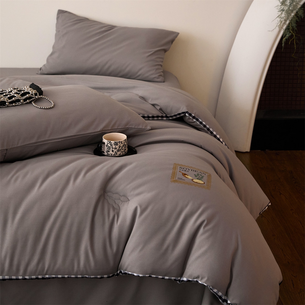 91家纺网 家纺一手货源 找家纺 头等舱  2025新款四季棉纯色A类20大豆7A抗菌秋冬被（空镜） 谧境-雅致灰