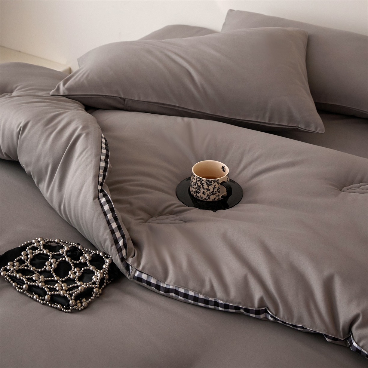 91家纺网 家纺一手货源 找家纺 头等舱  2025新款四季棉纯色A类20大豆7A抗菌秋冬被（空镜） 谧境-雅致灰