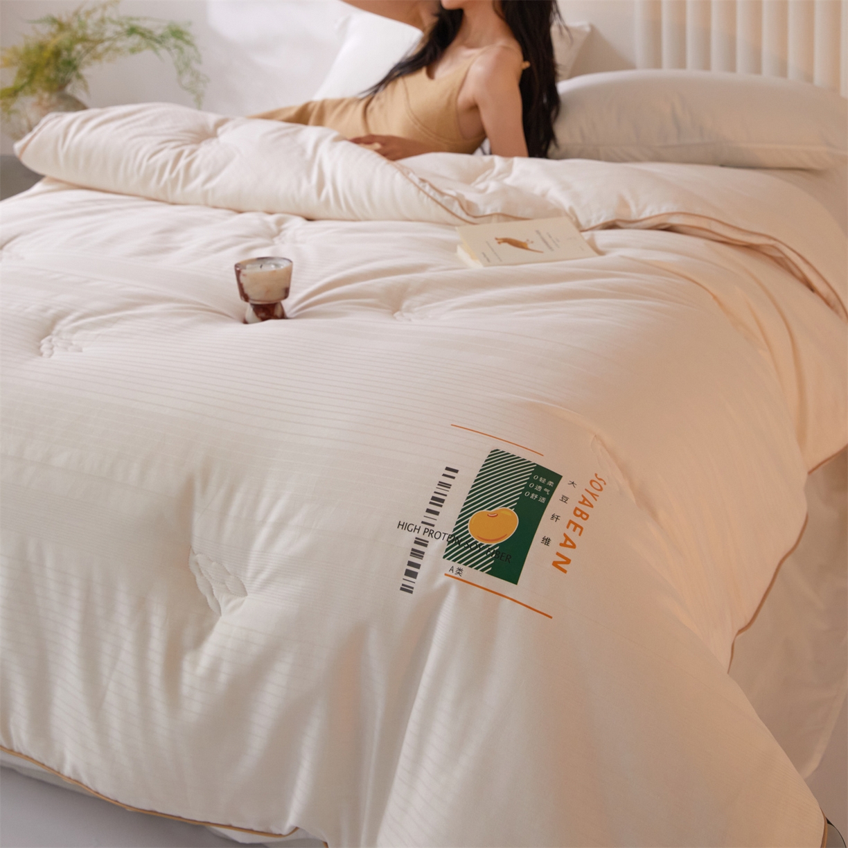 91家纺网 家纺一手货源 找家纺 头等舱  2025新款全棉提花A类30大豆7A抗菌立体被（模特图） 在水一方