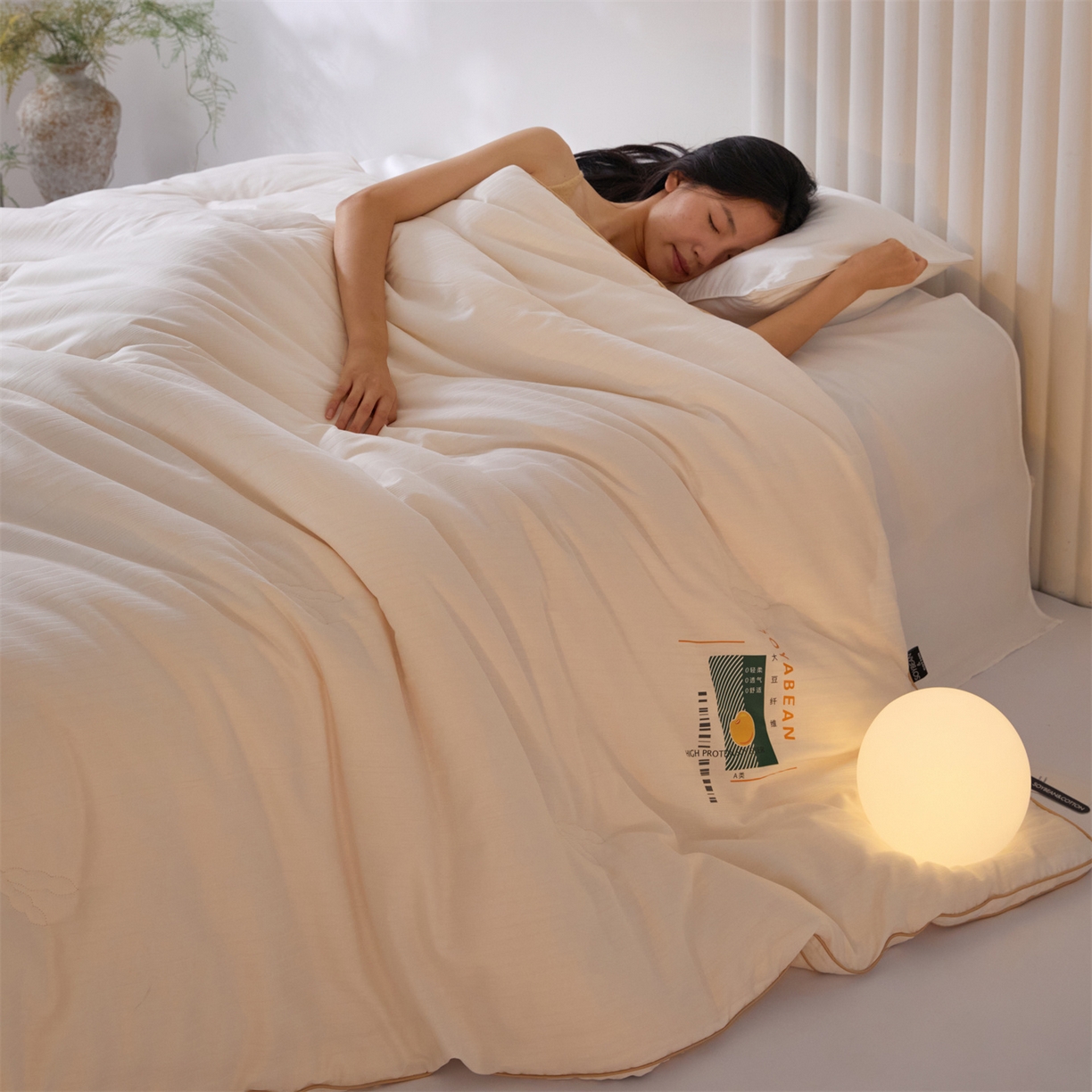 91家纺网 家纺一手货源 找家纺 头等舱  2025新款全棉提花A类30大豆7A抗菌立体被（模特图） 在水一方