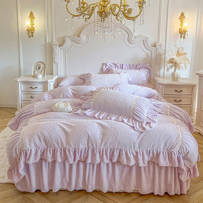 91家纺网 家纺一手货源 找家纺 （总）好儿喜家纺 2025新款法式雕花牛奶绒四件套床裙款-简希系列