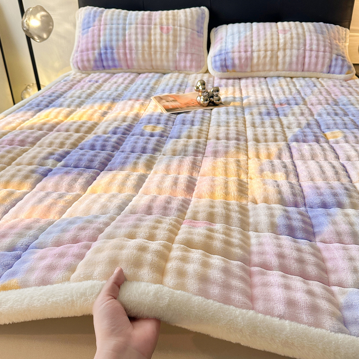 梵朴 2025新款牛奶绒泡泡兔毛绒床垫学生宿舍床褥子床护垫（大床款印花系列）-场景二 彩虹爱心紫