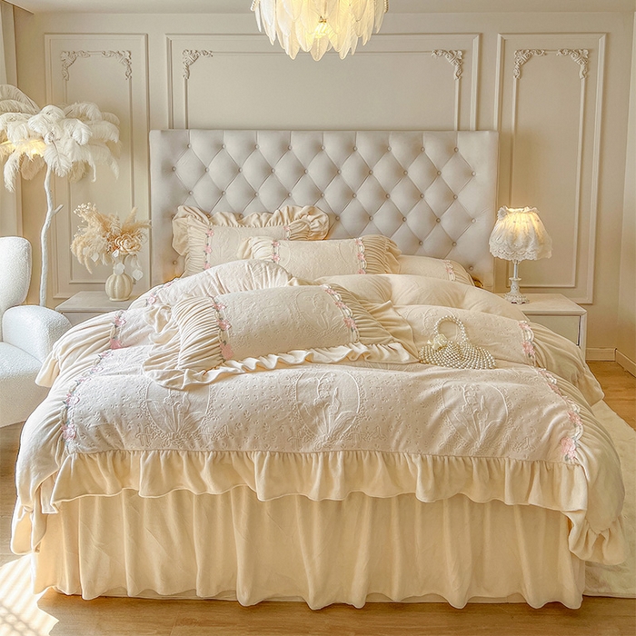 91家纺网 家纺一手货源 找家纺 （总）好儿喜家纺 2025新款法式雕花牛奶绒四件套床裙款-兰黛系列