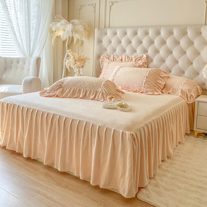 91家纺网 家纺一手货源 找家纺 （总）好儿喜家纺 2025新款法式雕花牛奶绒四件套床裙款-兰黛系列