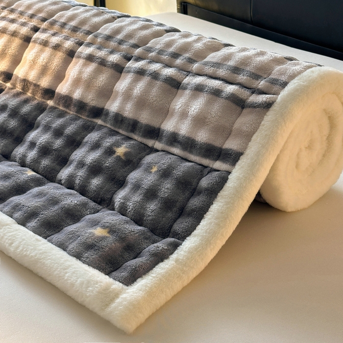 91家纺网 家纺一手货源 找家纺 梵朴 2025新款牛奶绒泡泡兔毛绒床垫学生宿舍床褥子床护垫（大床款印花系列）-场景二 繁星