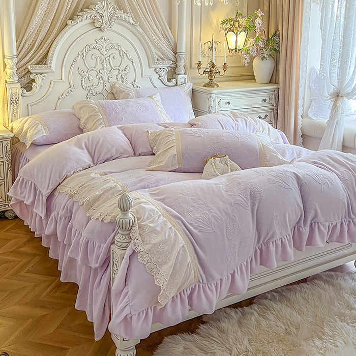 91家纺网 家纺一手货源 找家纺 （总）好儿喜家纺 2025新款法式雕花牛奶绒四件套床裙款-梦菲系列