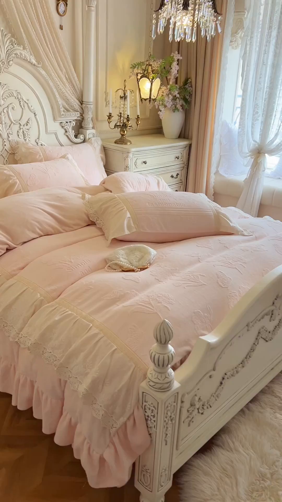 91家纺网 家纺一手货源 找家纺 （总）好儿喜家纺 2025新款法式雕花牛奶绒四件套床裙款-梦菲系列