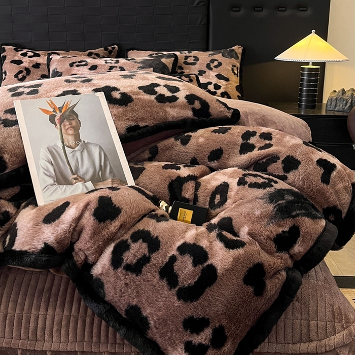 91家纺网 家纺一手货源 找家纺 （总）大元 2025新款亲肤舒适兔绒包边美拉德系兔绒四件套