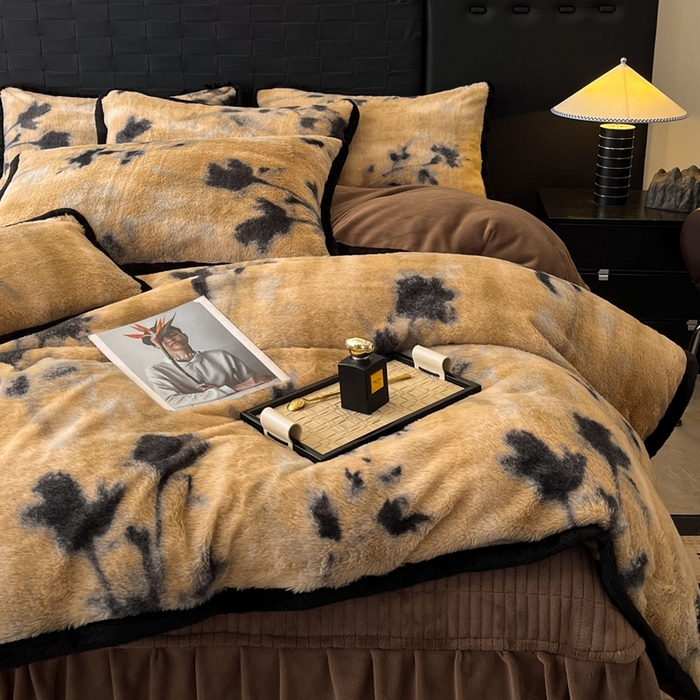 91家纺网 家纺一手货源 找家纺 大元 2025新款亲肤舒适兔绒包边美拉德系兔绒四件套 素影幽芷