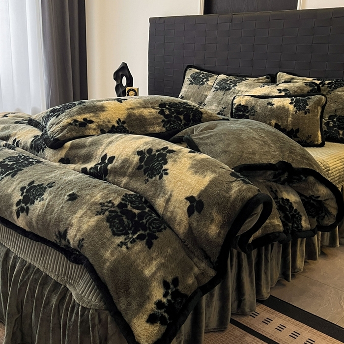 91家纺网 家纺一手货源 找家纺 大元 2025新款亲肤舒适兔绒包边美拉德系兔绒四件套 黑影玫瑰