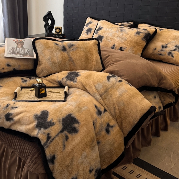 91家纺网 家纺一手货源 找家纺 大元 2025新款亲肤舒适兔绒包边美拉德系兔绒四件套 素影幽芷