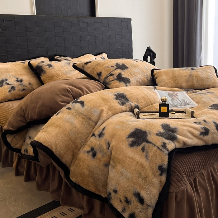 91家纺网 家纺一手货源 找家纺 大元 2025新款亲肤舒适兔绒包边美拉德系兔绒四件套 素影幽芷