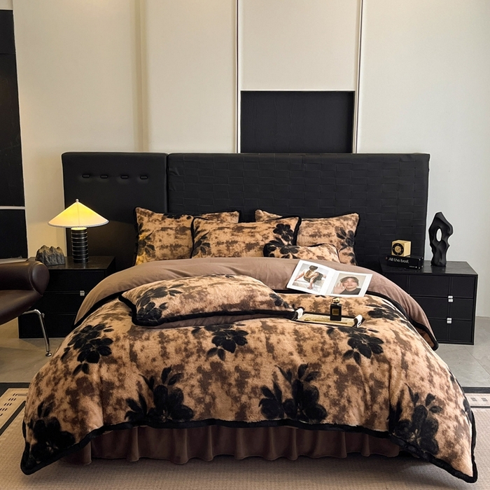 91家纺网 家纺一手货源 找家纺 大元 2025新款亲肤舒适兔绒包边美拉德系兔绒四件套 古意幽花