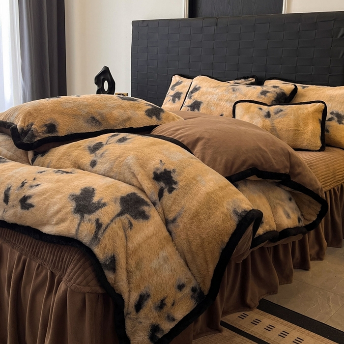 91家纺网 家纺一手货源 找家纺 大元 2025新款亲肤舒适兔绒包边美拉德系兔绒四件套 素影幽芷