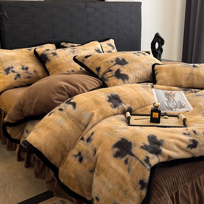 91家纺网 家纺一手货源 找家纺 大元 2025新款亲肤舒适兔绒包边美拉德系兔绒四件套 素影幽芷