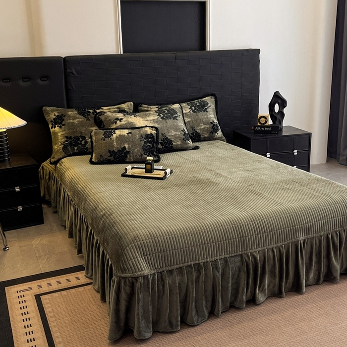 91家纺网 家纺一手货源 找家纺 大元 2025新款亲肤舒适兔绒包边美拉德系兔绒四件套 黑影玫瑰