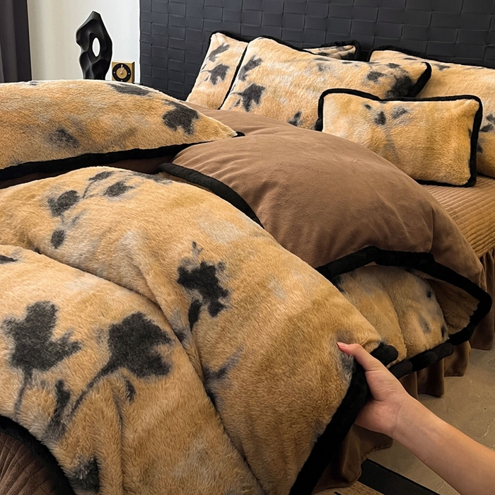 91家纺网 家纺一手货源 找家纺 （总）大元 2025新款亲肤舒适兔绒包边美拉德系兔绒四件套