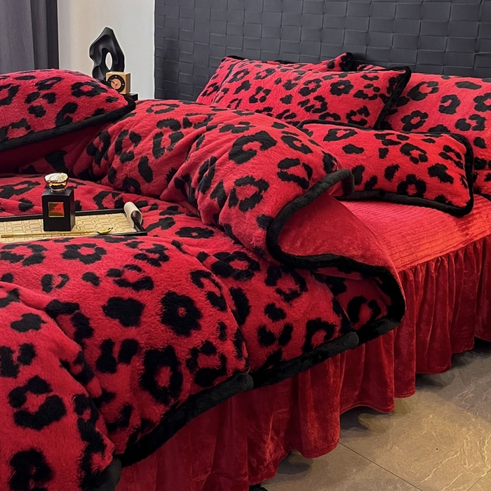 91家纺网 家纺一手货源 找家纺 大元 2025新款亲肤舒适兔绒包边美拉德系兔绒四件套 红豹芷影