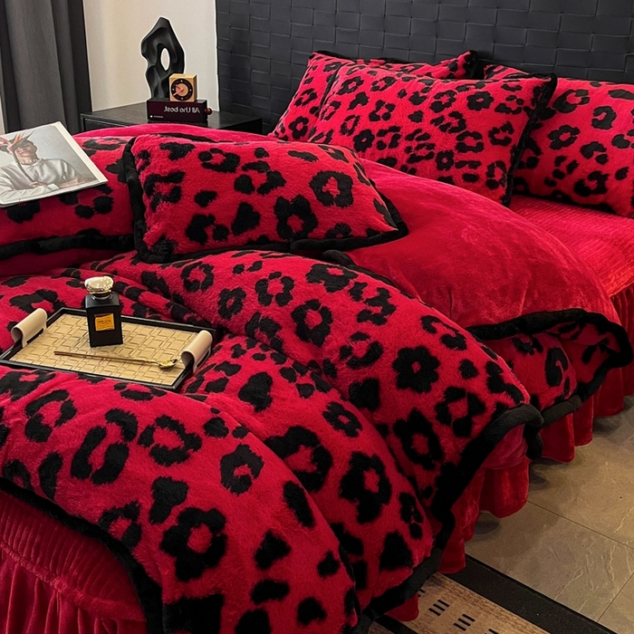 91家纺网 家纺一手货源 找家纺 大元 2025新款亲肤舒适兔绒包边美拉德系兔绒四件套 红豹芷影