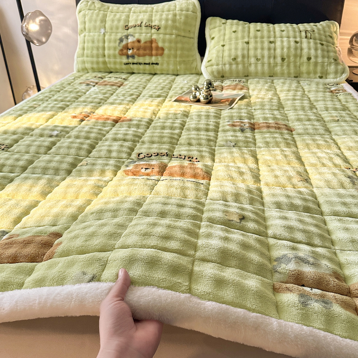 梵朴 2025新款牛奶绒泡泡兔毛绒床垫学生宿舍床褥子床护垫（大床款印花系列）-场景二 趴趴熊