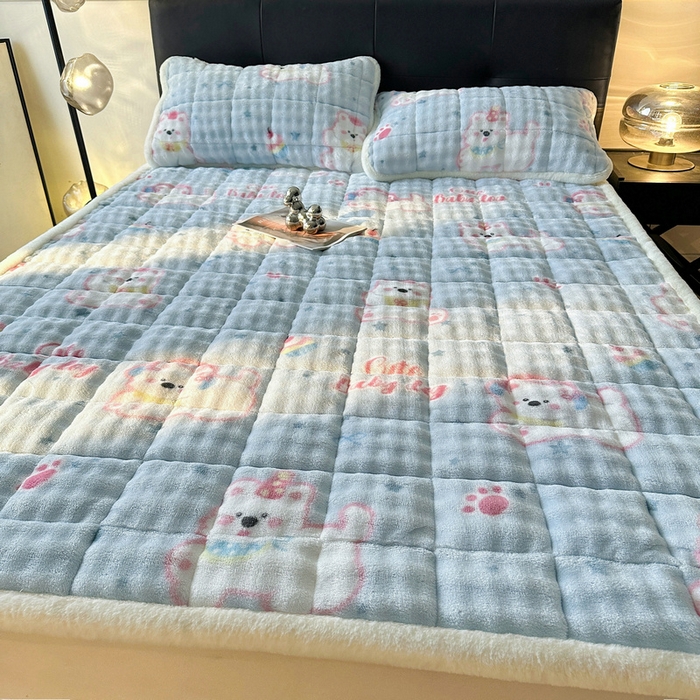 91家纺网 家纺一手货源 找家纺 梵朴 2025新款牛奶绒泡泡兔毛绒床垫学生宿舍床褥子床护垫（大床款印花系列）-场景二 音乐狗蓝--