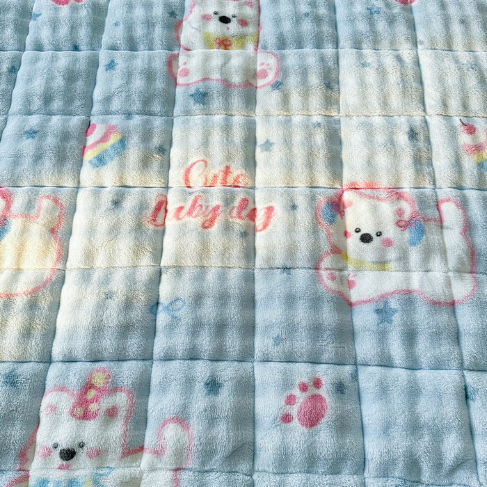 91家纺网 家纺一手货源 找家纺 梵朴 2025新款牛奶绒泡泡兔毛绒床垫学生宿舍床褥子床护垫（大床款印花系列）-场景二 音乐狗蓝--