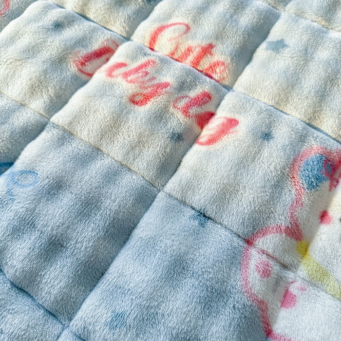 91家纺网 家纺一手货源 找家纺 梵朴 2025新款牛奶绒泡泡兔毛绒床垫学生宿舍床褥子床护垫（大床款印花系列）-场景二 音乐狗蓝--