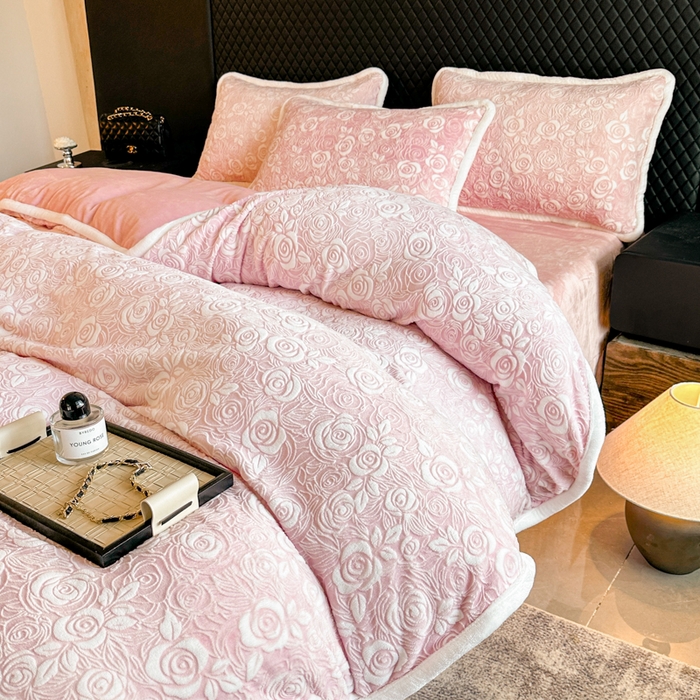 91家纺网 家纺一手货源 找家纺 （总）诺梵 高端2025雕花绒四件套牛奶烂花绒大包边被套_控价标准高于149，加大高于159
