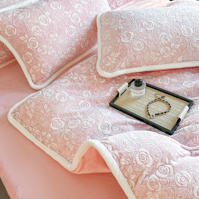 91家纺网 家纺一手货源 找家纺 （总）诺梵 高端2025雕花绒四件套牛奶烂花绒大包边被套_控价标准高于149，加大高于159