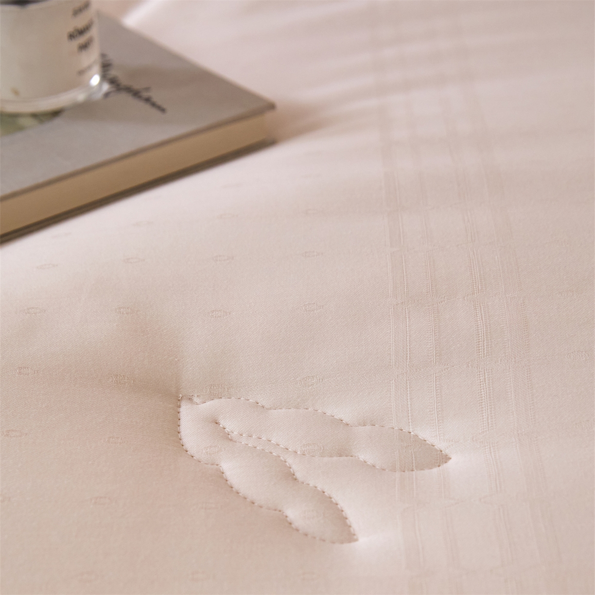 91家纺网 家纺一手货源 找家纺 头等舱  2025新款全棉提花A类30大豆7A抗菌立体被（空镜图） 菱形小调