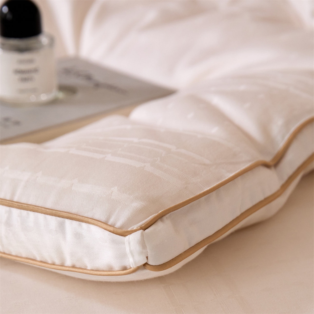 91家纺网 家纺一手货源 找家纺 头等舱  2025新款全棉提花A类30大豆7A抗菌立体被（空镜图） 菱形小调