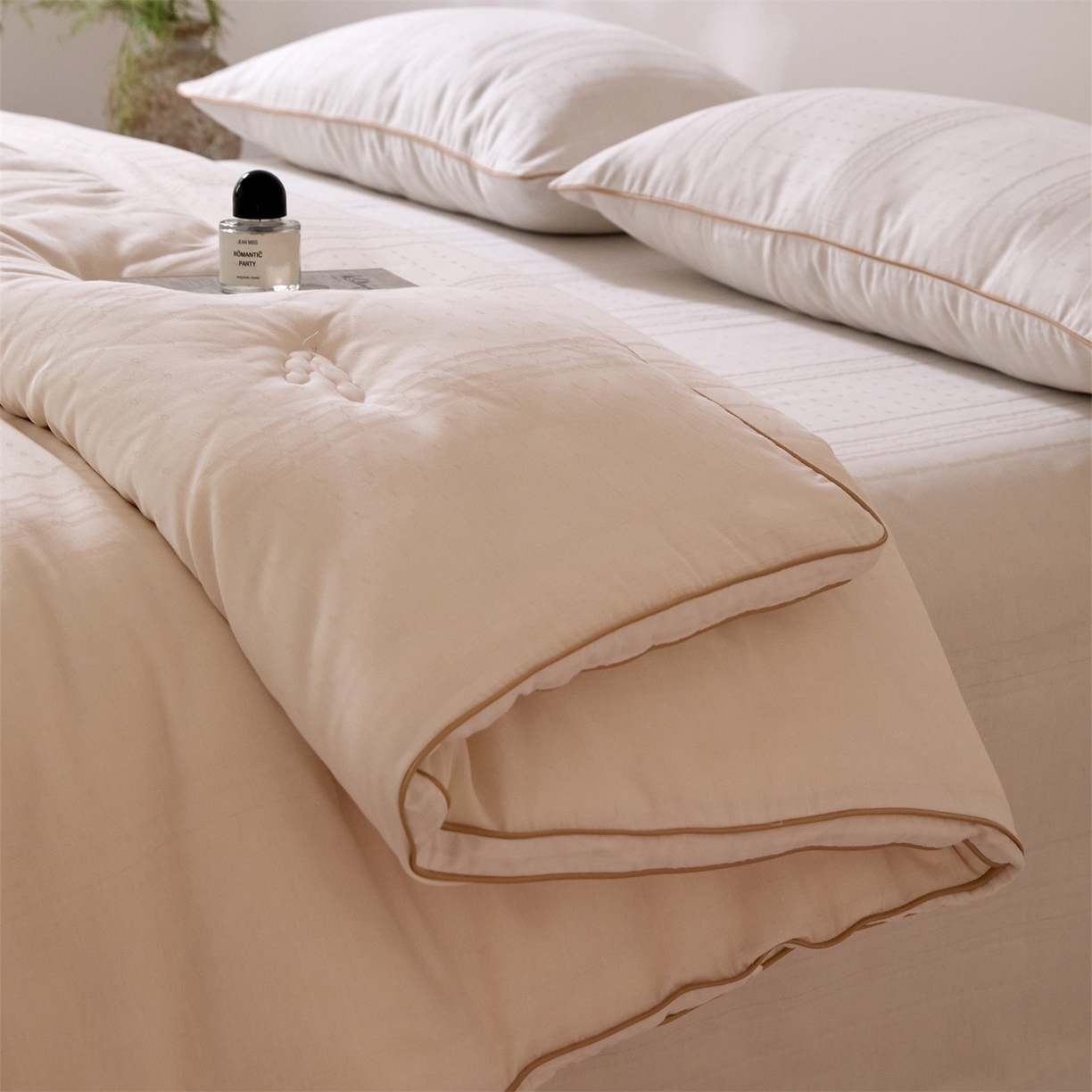 91家纺网 家纺一手货源 找家纺 头等舱  2025新款全棉提花A类30大豆7A抗菌立体被（空镜图） 菱形小调