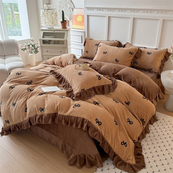 91家纺网 家纺一手货源 找家纺 （总）艾特你 2025新款200g全工艺牛奶绒花边款四件套吊边床单