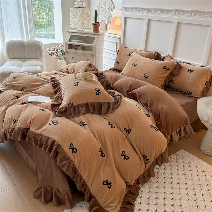 91家纺网 家纺一手货源 找家纺 （总）艾特你 2025新款200g全工艺牛奶绒花边款四件套吊边床单