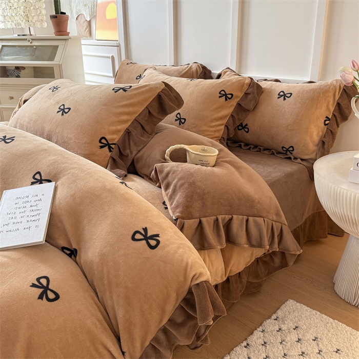 91家纺网 家纺一手货源 找家纺 （总）艾特你 2025新款200g全工艺牛奶绒花边款四件套吊边床单