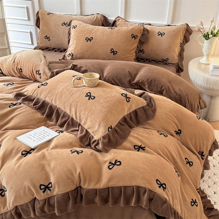 91家纺网 家纺一手货源 找家纺 （总）艾特你 2025新款200g全工艺牛奶绒花边款四件套吊边床单