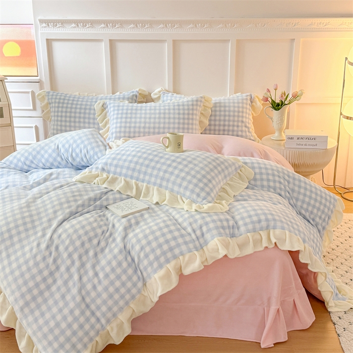 91家纺网 家纺一手货源 找家纺 艾特你 2025新款200g全工艺牛奶绒花边款四件套吊边床单 花边绒-天蓝格