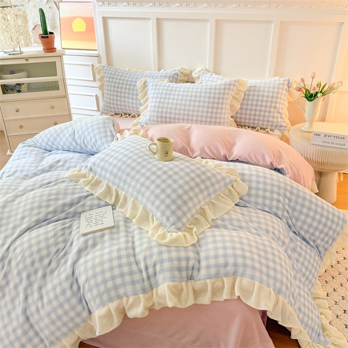 91家纺网 家纺一手货源 找家纺 艾特你 2025新款200g全工艺牛奶绒花边款四件套吊边床单 花边绒-天蓝格