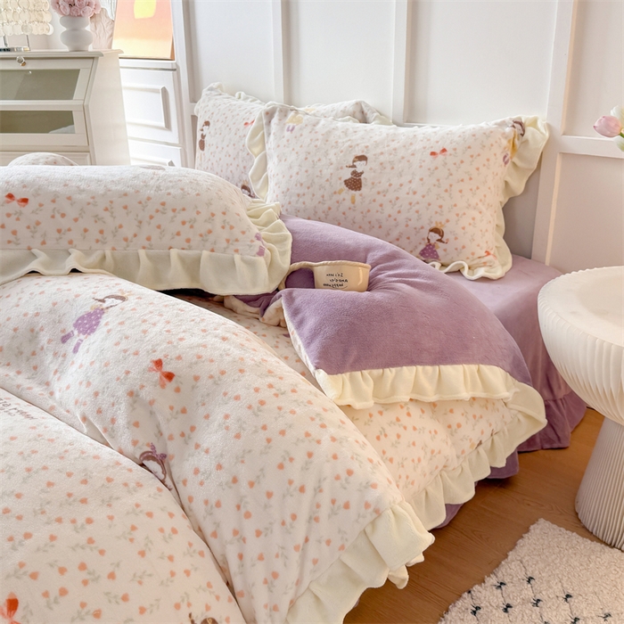 91家纺网 家纺一手货源 找家纺 艾特你 2025新款200g全工艺牛奶绒花边款四件套吊边床单 花边绒-春意