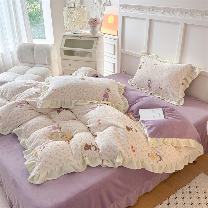 91家纺网 家纺一手货源 找家纺 艾特你 2025新款200g全工艺牛奶绒花边款四件套吊边床单 花边绒-春意