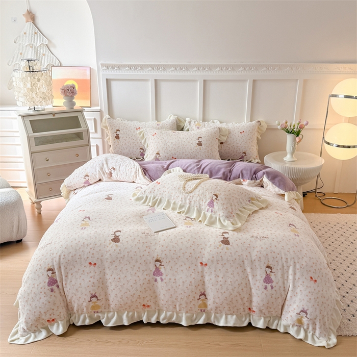 91家纺网 家纺一手货源 找家纺 艾特你 2025新款200g全工艺牛奶绒花边款四件套吊边床单 花边绒-春意