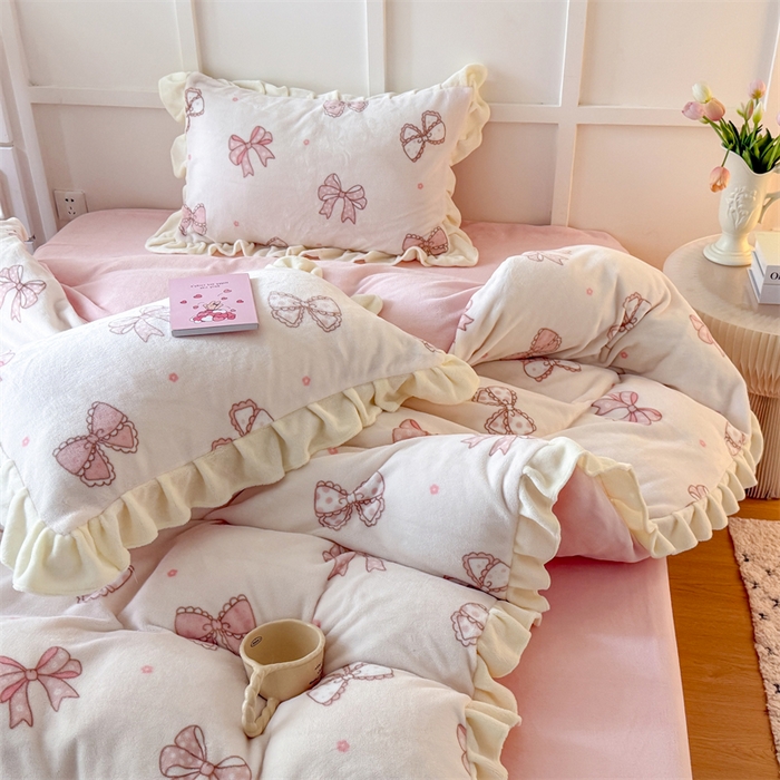 91家纺网 家纺一手货源 找家纺 艾特你 2025新款200g全工艺牛奶绒花边款四件套吊边床单 花边绒-蝴蝶结