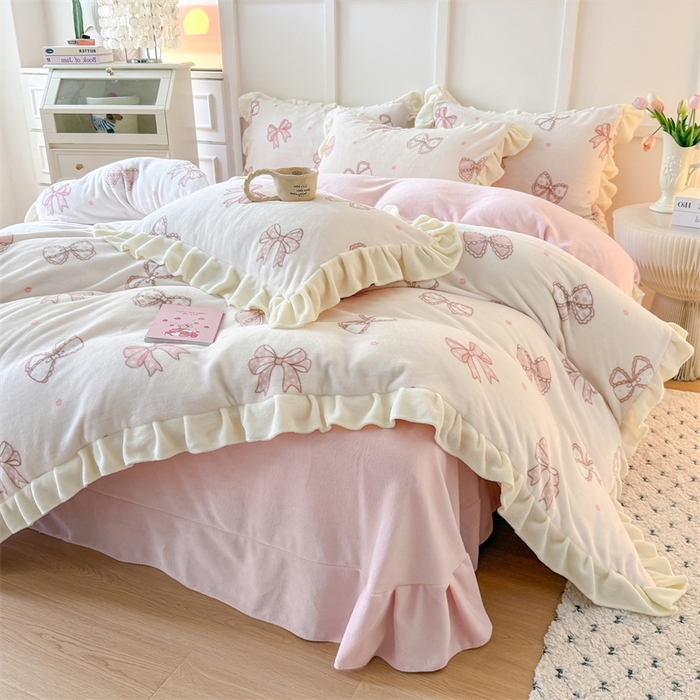 91家纺网 家纺一手货源 找家纺 艾特你 2025新款200g全工艺牛奶绒花边款四件套吊边床单 花边绒-蝴蝶结