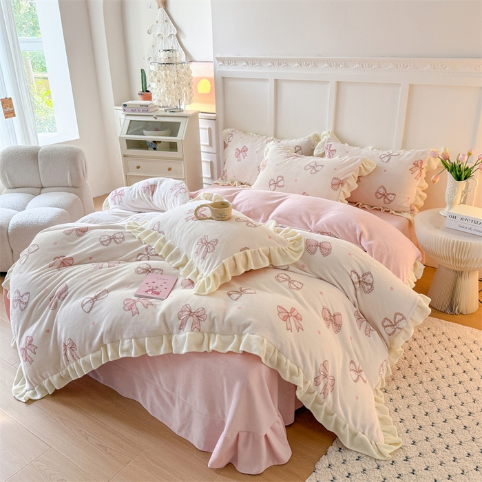 91家纺网 家纺一手货源 找家纺 艾特你 2025新款200g全工艺牛奶绒花边款四件套吊边床单 花边绒-蝴蝶结