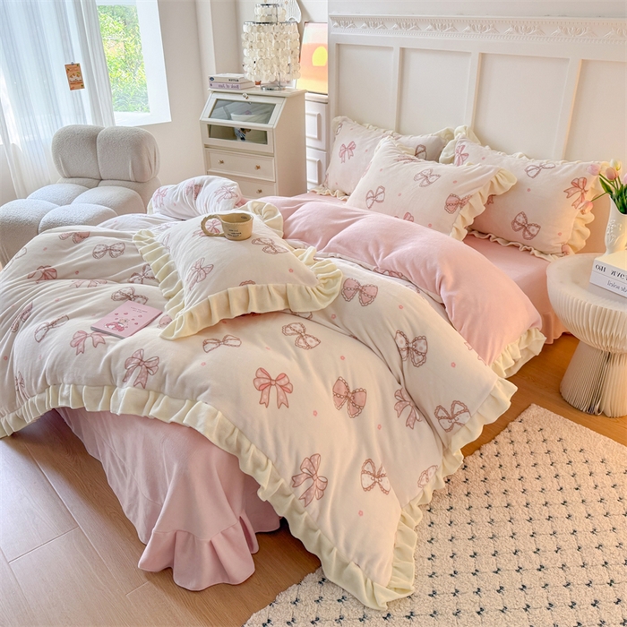 91家纺网 家纺一手货源 找家纺 艾特你 2025新款200g全工艺牛奶绒花边款四件套吊边床单 花边绒-蝴蝶结